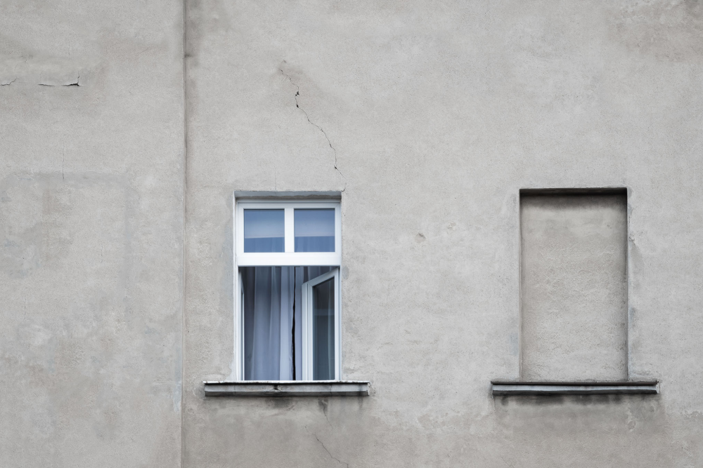 Building Facade has cracks appearing