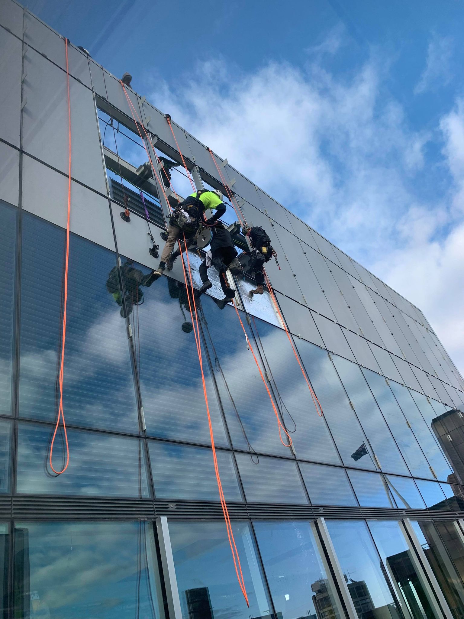 men-using-rope-access-on-highrise-building